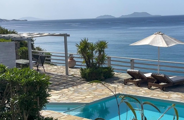 "Beach house Risa Crete". House with pool and air conditioning right on the beach, wifi, BBQ and sea view Watch video? Enter on YouTube under Beach House Risa Crete.