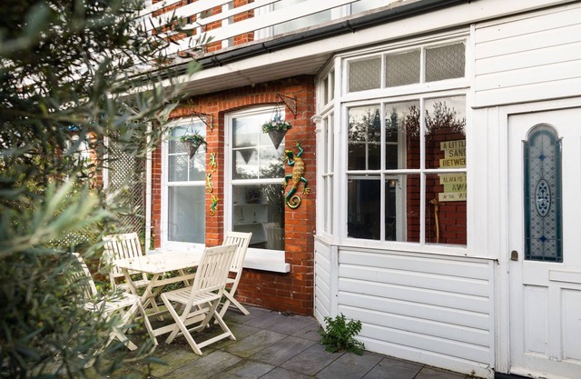 Beach in Reach - group house for up to 14 with sea views
