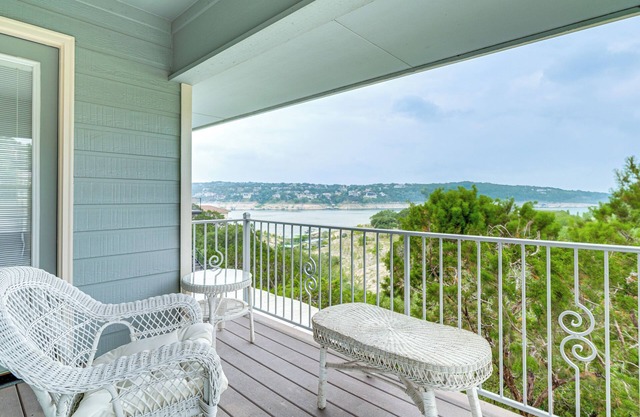 Beach & Pool Access at Lake Travis Family Getaway!