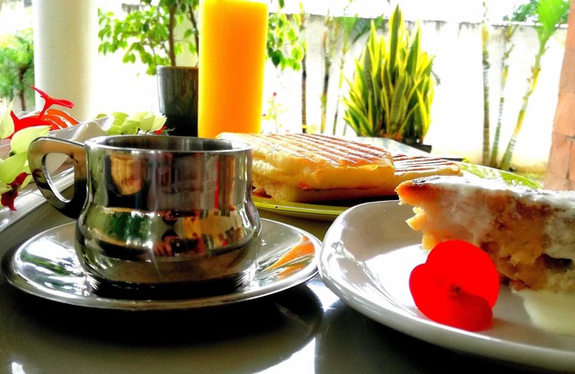Beach studio,private veranda + breakfast