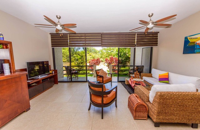 Beach Townhouse with Private Parking