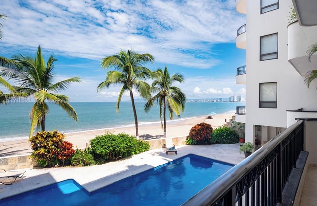 BEACHFRONT 2-Bedroom Condo - New Dates Available - DOWNTOWN!