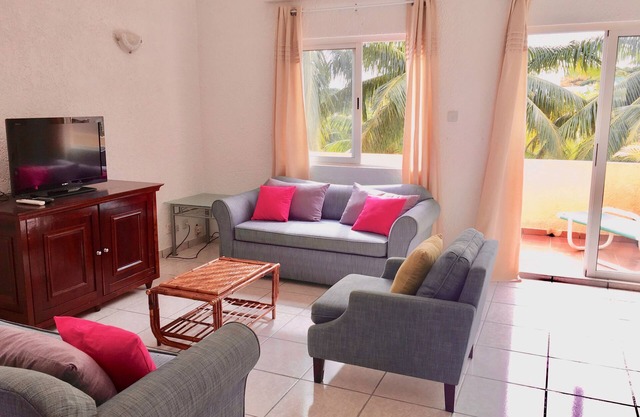 Beachfront Apartment with Pool & Tennis - Flic En Flac