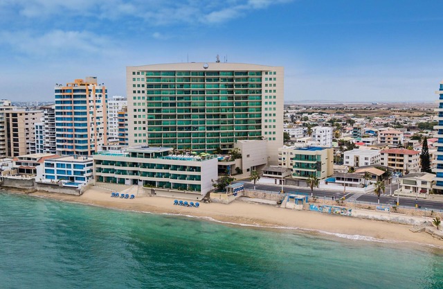 Beachfront apartment with a view, for 2-8 people at Hotel Colon Salinas