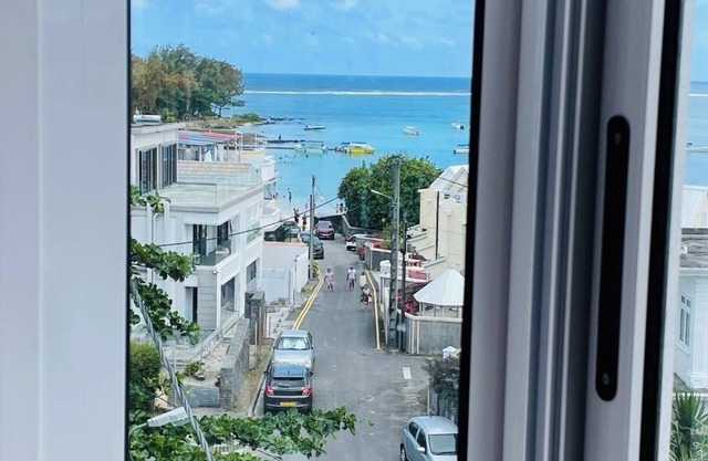 Beachfront Bliss: Stunning Sea View Apartment