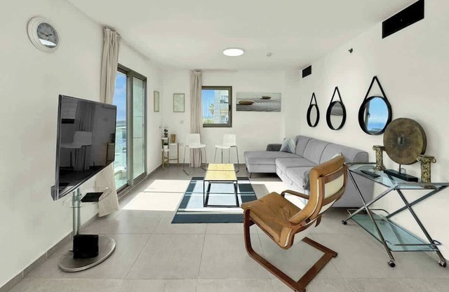 Beachfront Blue Laguna Stay