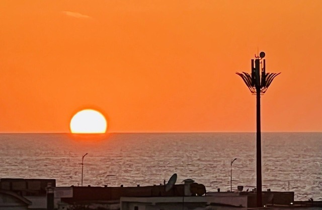 Beachfront Brand New Apartment with an Amazing Oceon and City View/24H security