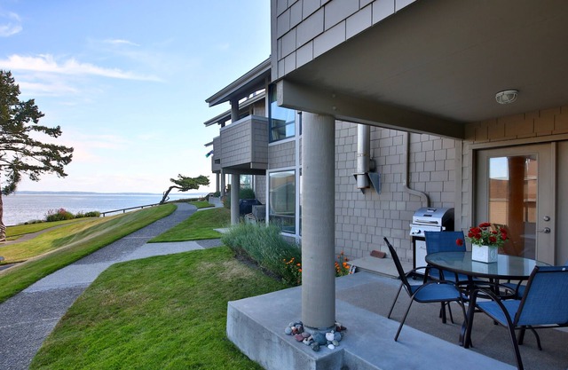 Beachfront Condo - Mutiny Bay