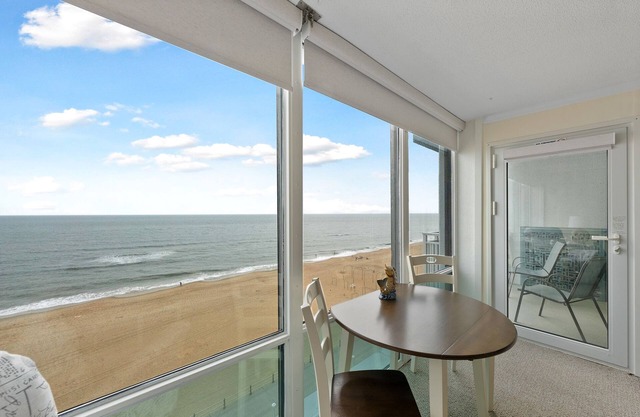 Beachfront Condo with Ocean Views. Sleeps 6.