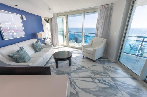 Beachfront condo w balcony & beach access