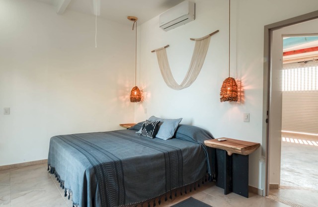 Beachfront + Epic Sunsets + KING Bed