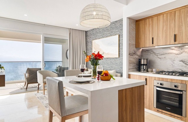 Beachfront Escape-8 Pools & Stunning Views
