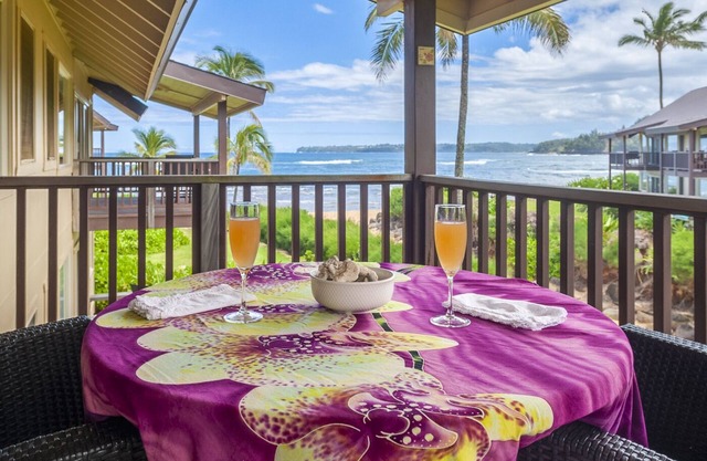 Beachfront Escape w/Old Hawai'i Feeling - Fall Asleep Listening to the Waves