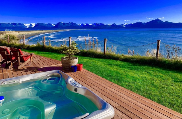 Beachfront Glacier Views of Kachemak Bay with Hot Tub