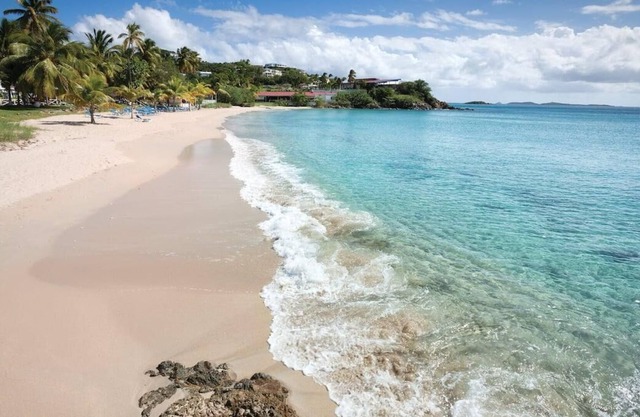 Beachfront LimeTree Resort 1-Bedroom Suite + Amenities