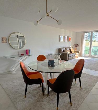 Beachfront one bedroom in the Tides in Hollywood