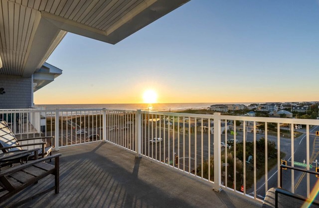 Beachfront Penthouse! 4Bd/3Bth