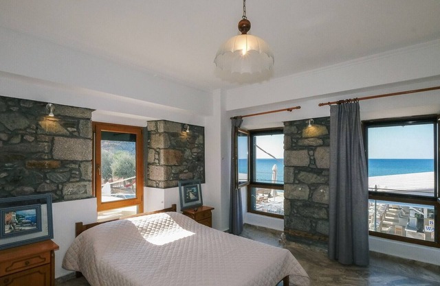 Beachfront Suite Deep Blue Sea Water 2