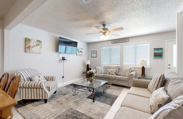 Beachfront townhome w/on-site beach access, heated pool, patio, grill, AC, W/D