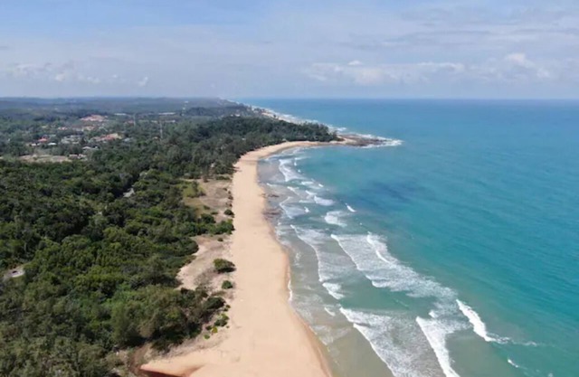 Beachfront Twin Cabin w/children paddle pool - 1 min from the beach!