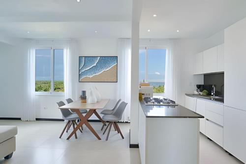 Beachside 1Bdrm Apt. Hidden Oasis with Pool & BBQ