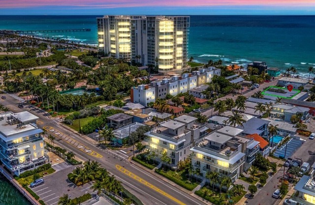 Beachside 1BR Apt Walk to Hollywood & Dania Beach
