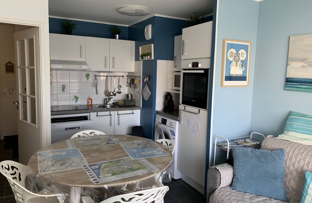 Beachside Apartment with Parking and Balcony