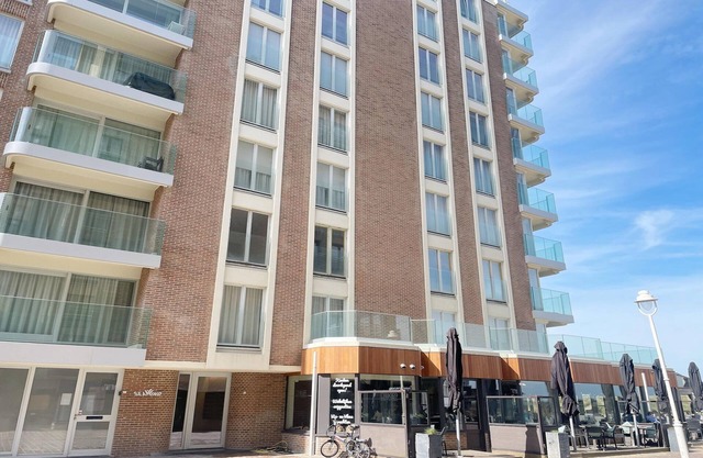 Beachside Stay with Views