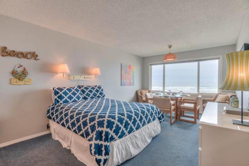 Beachy Second Floor Beachfront Suite With Full Kitchen - Sleeps 4 - Pool and Sauna