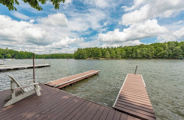 Bear Creek Lodge: Lakefront, Dogs Welcome, Private Dock, Pool Table!