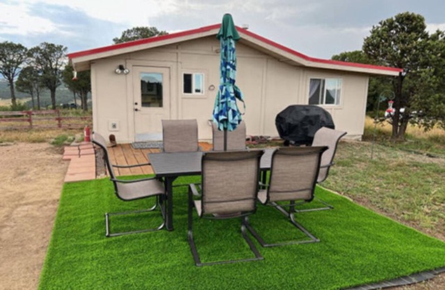 Bear's Den Cabin, Aguilar, COnSleeps 4 - 2 bedrooms – 1 bathroom