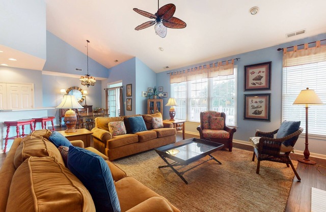 Bear Trap Dunes 2nd floor condo w/basketball court, free WiFi, and shared sauna