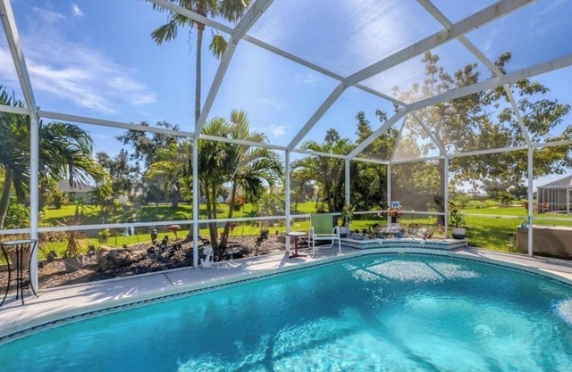 BEAT THE SUMMERTIME HEAT Waterfront Escape! Pool, Canal, Gulf Beaches & Fishing!