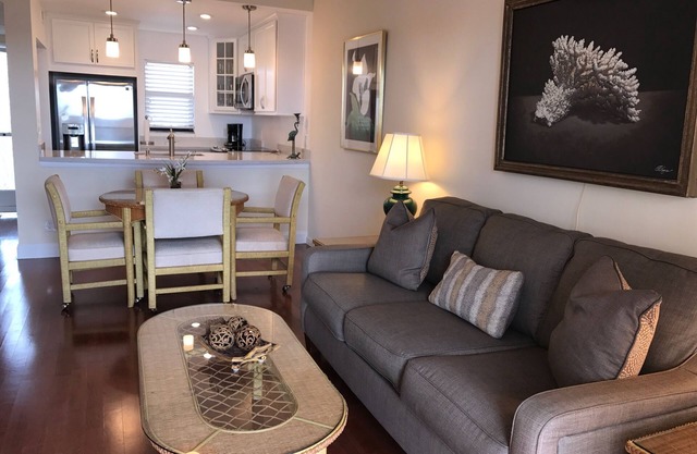 Beau Mer Large 1-Bedroom Condo Overlooks Naples Bay - 0.5 Mile Walk to Downtown!