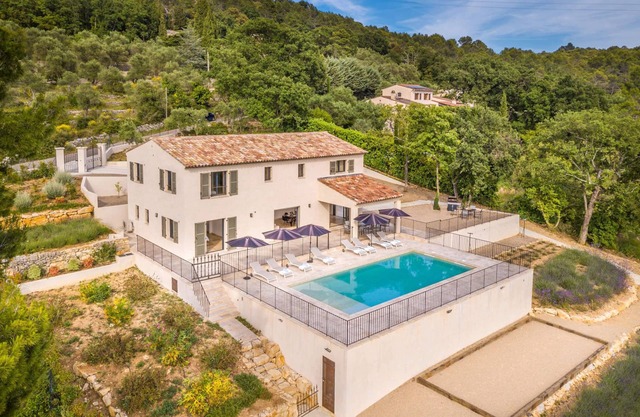 beautiful new villa of 300 square meters with heated pool