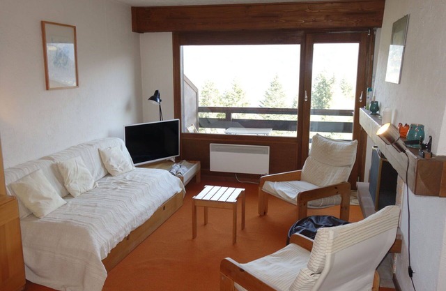 Beautiful apartment for 5 guests with WIFI, pool, TV and balcony