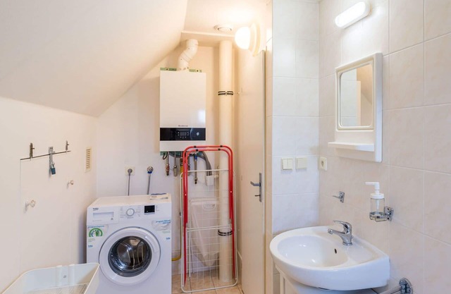 Beautiful private villa for 6 people with pool, WIFI, TV, terrace, pets allowed and parking