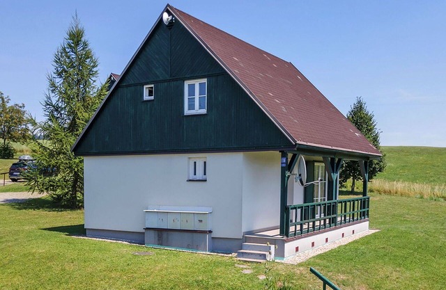 Beautiful private villa for 8 guests with pool, WIFI, TV, terrace, pets allowed and parking