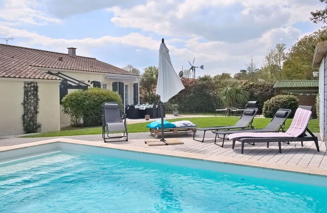 Beautiful private villa for 6 people with WIFI, private pool, TV, terrace, pets allowed and park.