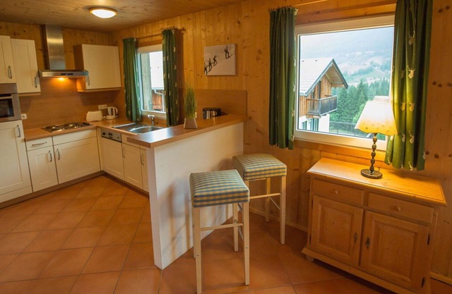 Beautiful apartment in villa for 8 people with pool, WIFI, TV, terrace and pets allowed