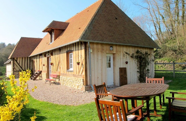 Beautiful private villa for 5 people with WIFI, TV, pets allowed and parking