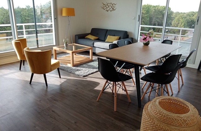 Beautiful F3 apartment of 70 m², side sea view, near beach, quiet street