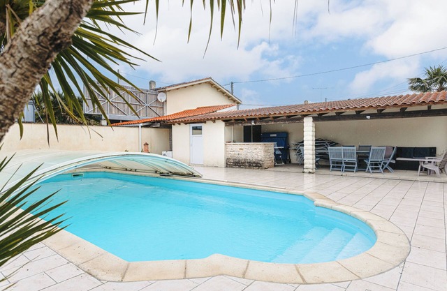 Beautiful Boyardville House with Heated Pool 900 m from the Beach