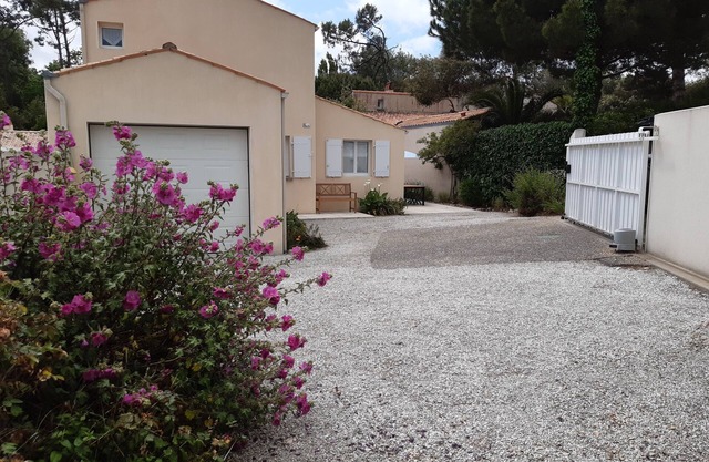 Beautiful holiday villa 700m from the beach