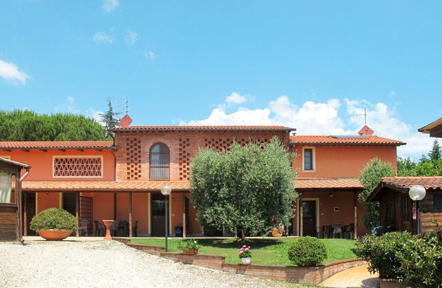 Beautiful apartment for 7 guests with WIFI, pool, A/C, TV and patio
