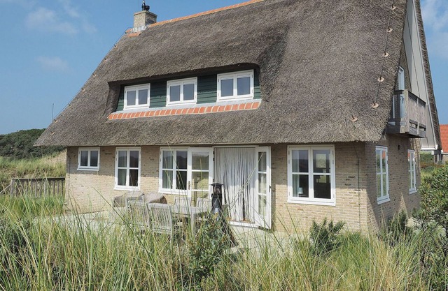 Beautiful villa on Terschelling in the dunes, 150 meters away