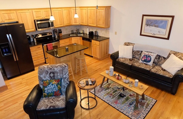 Beautiful 1 BD/1 BA Echota condo with a magnificent view of Grandfather Mtn
