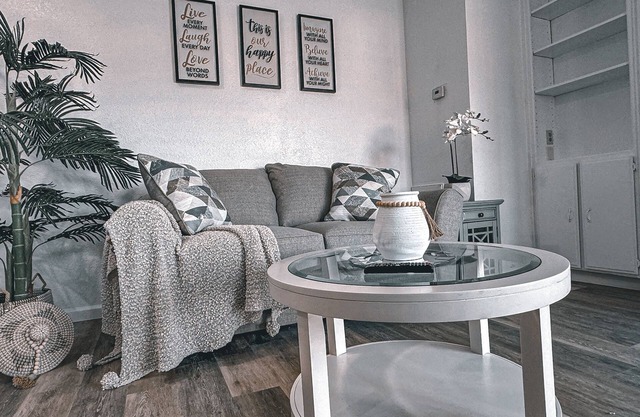 Beautiful 1 Bed 1 Bath Cozy Condo