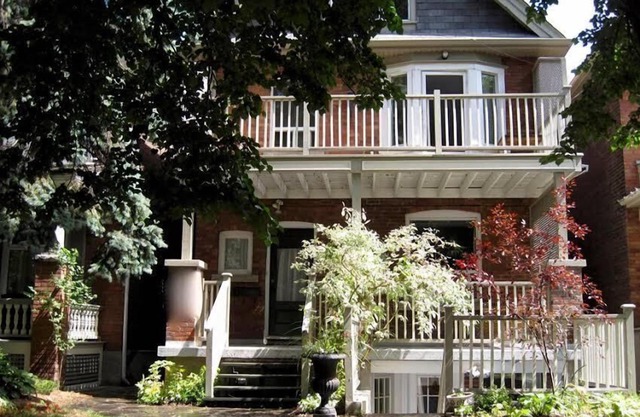 Beautiful 1 Bedroom Garden Apt In Roncesvalles High Park.