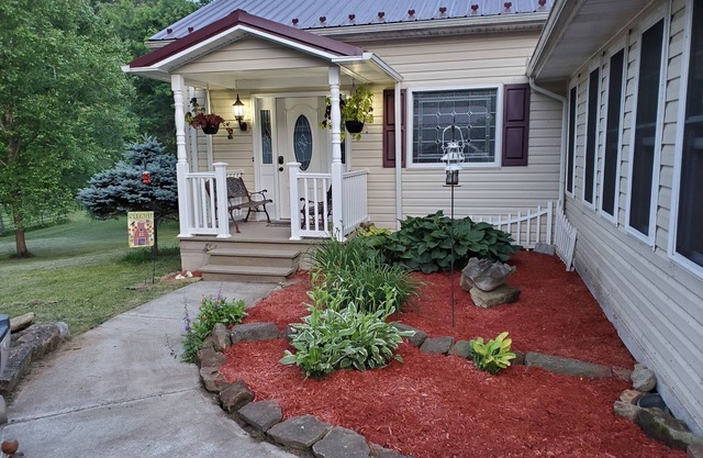 Beautiful 100+ acre Farm ony 4 miles from downtown Lewisburg, WV